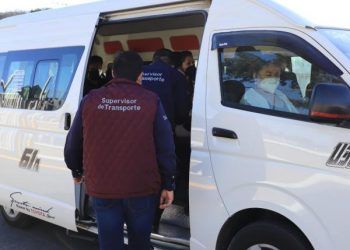 Infraccionan a 82 unidades de transporte de Puebla por rebasar cupo permitido