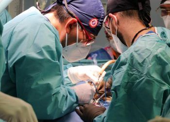 Realiza ISSSTEP cirugía de columna de mínima invasión