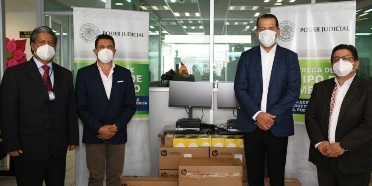 Tribunal Superior de Justicia entrega computadoras a juzgados de Tlatlauquitepec y Teziutlán