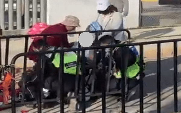 Abuela sufre infarto en fila de vacunación anti COVID-19 y muere en el ISSSTE