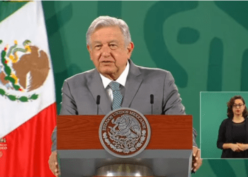 AMLO defiende a López-Gatell y dice que está recuperado de COVID-19