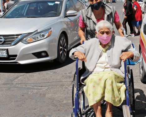 Vacunación anticovid iniciará en la capital el lunes: Salud