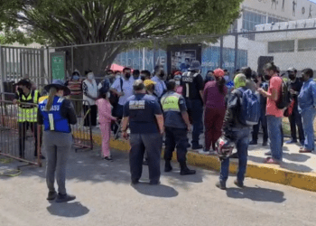 Comienzan las filas en Ciudad Universitaria BUAP para aplicación de vacuna anti COVID-19