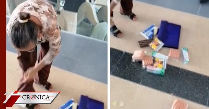 Abuelita intenta robar 9 paquetes de salchichas; policías la cachan en el acto