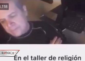 Niño se hace viral por confundir versículos de la Biblia con testículos (VIDEO)