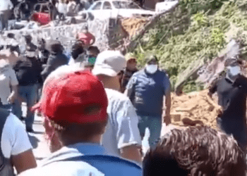 FGE detiene a seis implicados en triple asesinato por balacera entre camioneros en Eloxochitlán