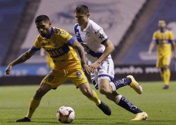 El peruano Santiago Ormeño rescata empate del Puebla ante los Tigres UANL