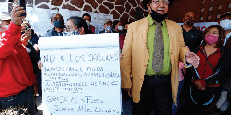 Por irregularidades, militantes de Morena toman la sede estatal
