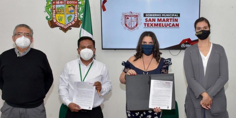 Ayuntamiento de Texmelucan signa convenio de apoyo a productores del campo