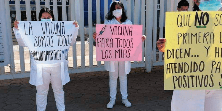 Médicos solicitan ser vacunados