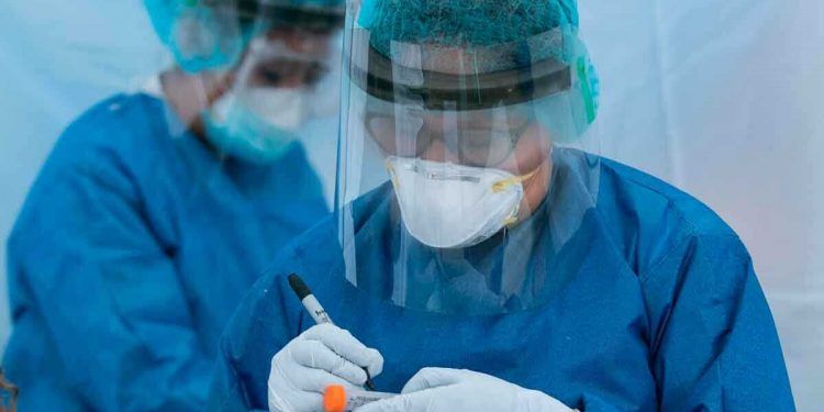 Coparmex pide que se vacune a todo el personal medico de hospitales privados