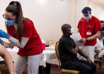 EE.UU. abre la vacunación contra la COVID-19 a todos los mayores de 16 años