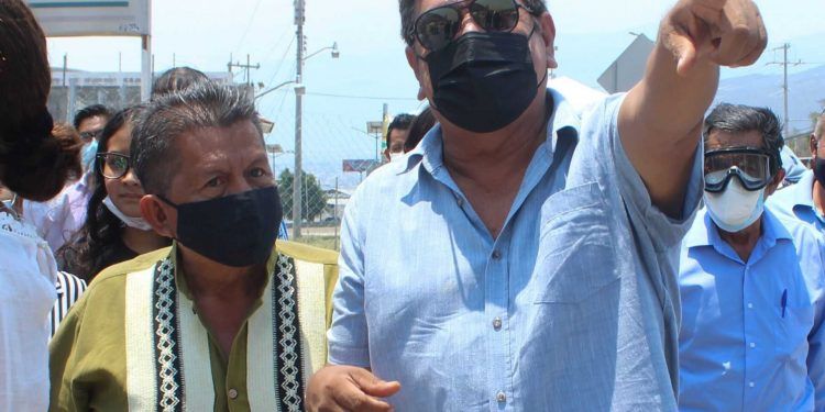 Félix Salgado Macedonio, senador con licencia, acusó al expresidente Carlos Salinas de Gortari de manipular al Instituto Nacional Electoral (INE) antes de salir de caravana hacia Iguala