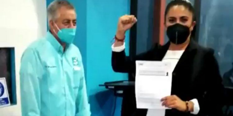 Evelyn Huerta se registra como candidata a la alcaldía de Puebla por Nueva Alianza