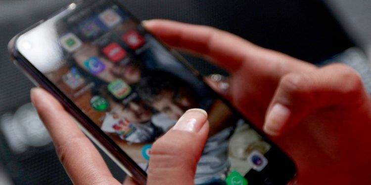 ¿Consentimiento u obligación? No sé, pero ¡no me quiten el celular!