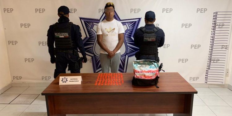 Hombres con armas y drogas son asegurados en Atlixco