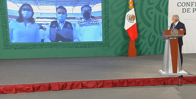 México inicia vacunación de docentes en cinco estados