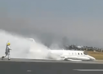 Avioneta proveniente de Cancún aterriza de emergencia en Toluca