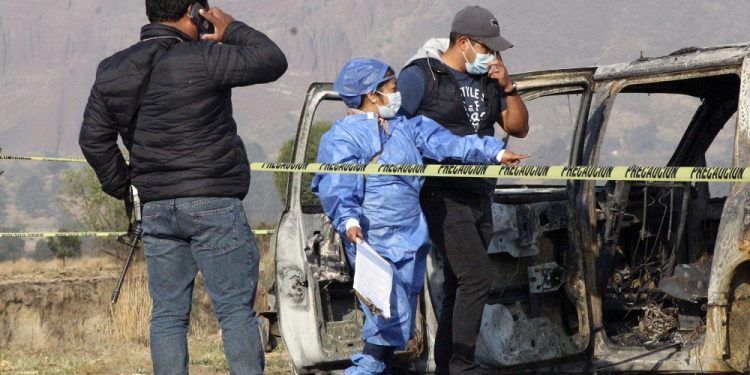 Hallan cadáver calcinado al interior de un vehículo en San Pedro Cholula