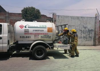 Incendio en pipa de gas LP en San Andrés Cholula deja un herido