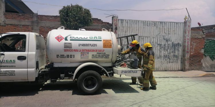 Incendio en pipa de gas LP en San Andrés Cholula deja un herido