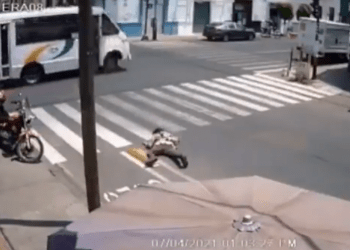 Ciudadanos acuden por foto del recuerdo a la ciclovía de la 7 Sur en Puebla