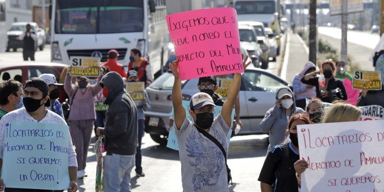 Locatarios a favor de remodelación del mercado de Amalucan piden inicio de la obra