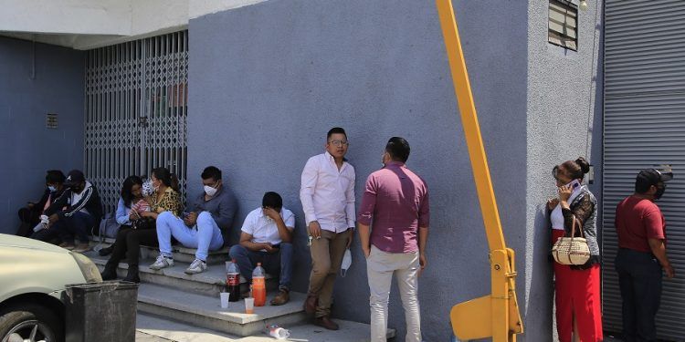 Militantes del PRI en Puebla protestan por selección de candidatos