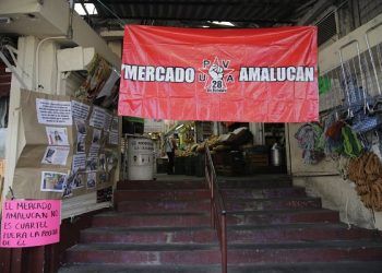 Locatarios en contra de remodelación del mercado de Amalucan cierran vialidades