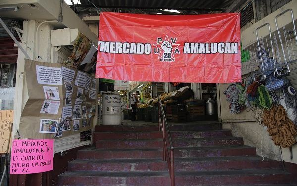 Locatarios en contra de remodelación del mercado de Amalucan cierran vialidades