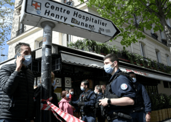 Tiroteo afuera de hospital de París deja un muerto y otra persona herida
