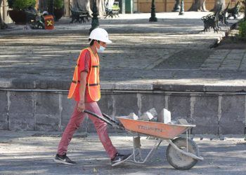 Buscan lajas retiradas del zócalo de Puebla; remodelación aún no cuenta con permisos