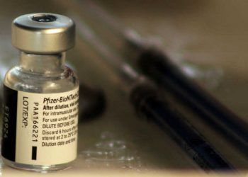 Pfizer someterá a autorización de Cofepris vacuna anti-COVID para adolescentes