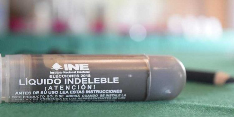 INE desmiente que «cualquiera» pueda borrar la tinta indeleble de los marcadores para votar