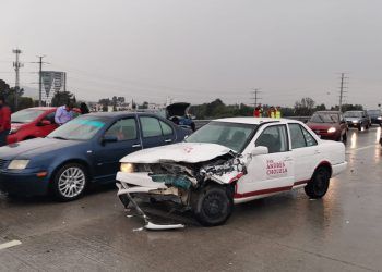 Lluvia deja calles inundadas y causa accidente automovilístico en la Angelópolis