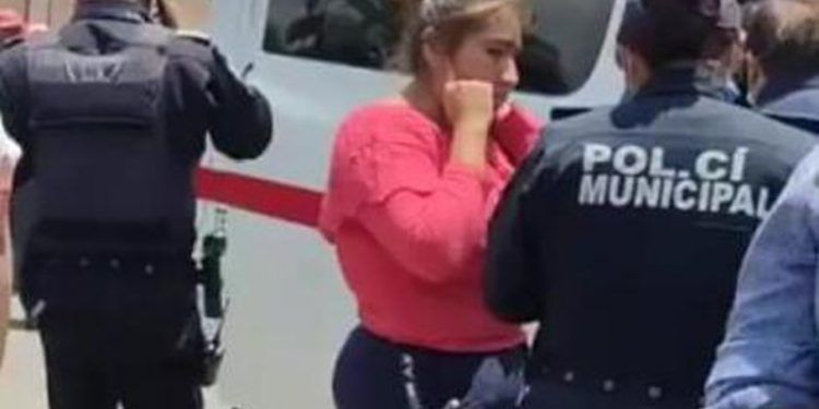 Explota cohetón en iglesia de Tepeaca; no hay lesionados
