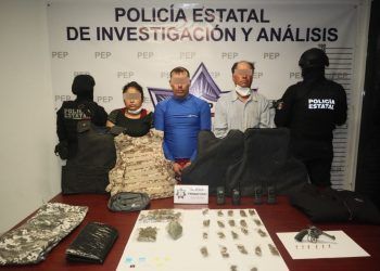 Tras persecución, caen dos presuntos huachigaseros en Amozoc