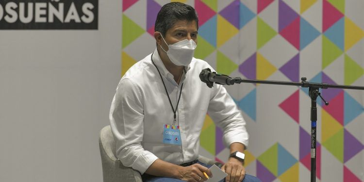 Rivera Pérez ofrece salvar la economía