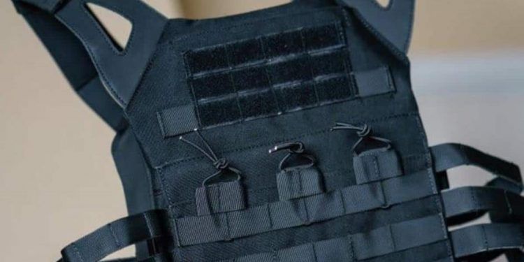 Ante violencia, sube demanda de materiales blindados y chalecos antibalas en México