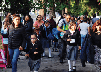 Volver a clases presenciales, un dilema por la COVID-19