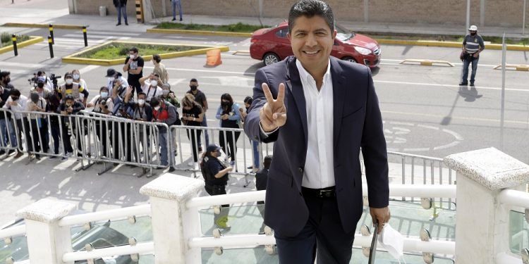 Así llegaron al IEE para el debate los candidatos a la presidencia municipal de Puebla