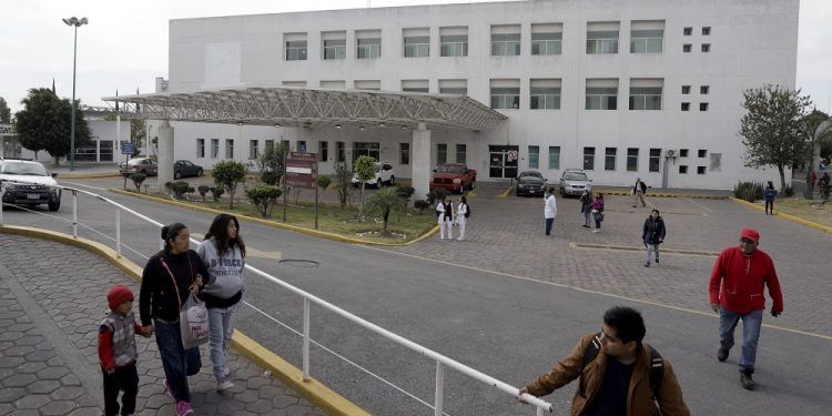 Enfermera es denunciada por omitir aplicación de vacuna COVID-19 en Puebla