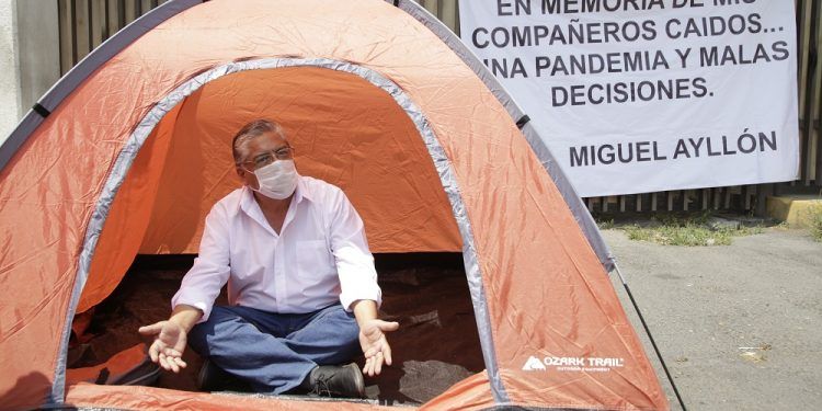 Médico inicia huelga de hambre en protesta contra el IMSS ante simulación de obras en San Alejandro