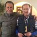 Juan Reynoso cumple su palabra y le lleva medalla del campeonato a Enrique Meza