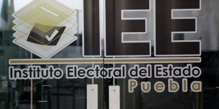 IEE Puebla aprueba candidaturas con retraso