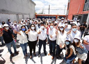Eduardo Rivera Pérez reconoce la labor de los docentes poblanos