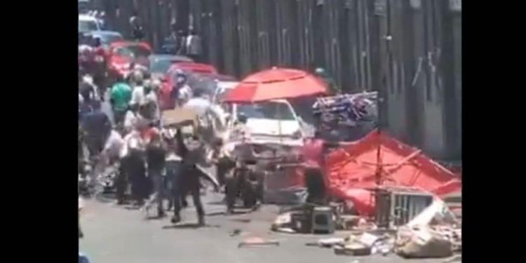 Se desata enfrentamiento entre Fuerza 2000 y la 11 de Marzo en calles del Centro Histórico 