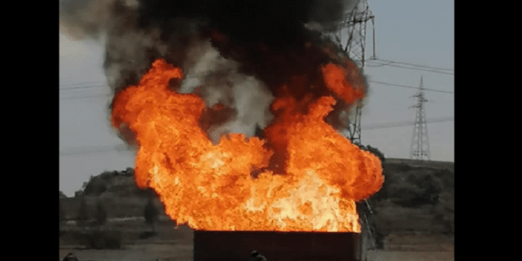 PEMEX realiza quema controlada de combustible en Texmelucan por mantenimiento a ductos