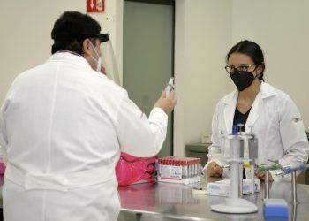 UPAEP reinicia actividades en laboratorios del área de la salud