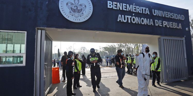 Sin contratiempos inicia vacunación COVID-19 para docentes en Puebla